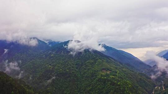 大山山脉云雾蒸气前进