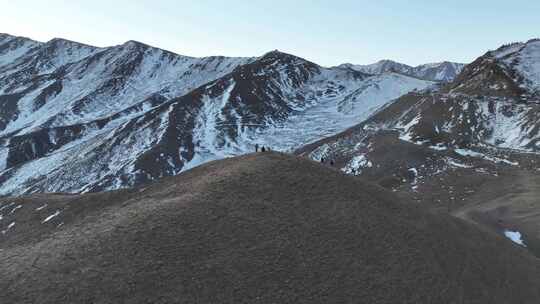 青海拉脊山雪山冬日夕阳航拍4K视频