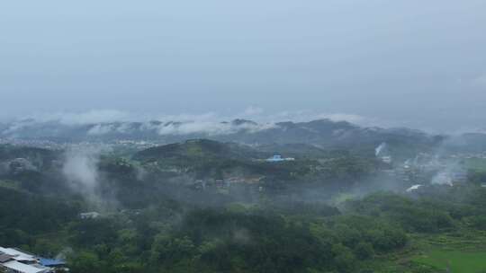 烟雨山城小城