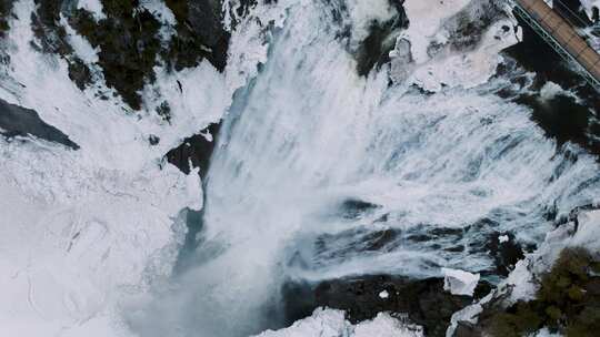 北欧冰川大瀑布