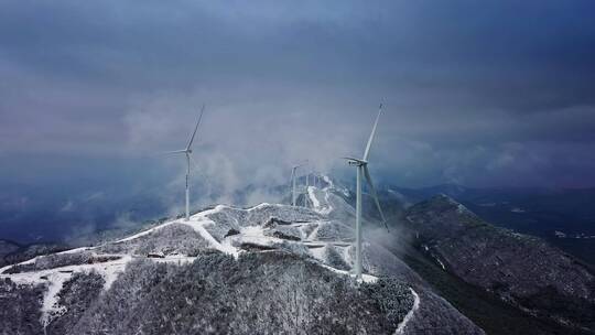 中国山区风力发电车新能源航拍视频