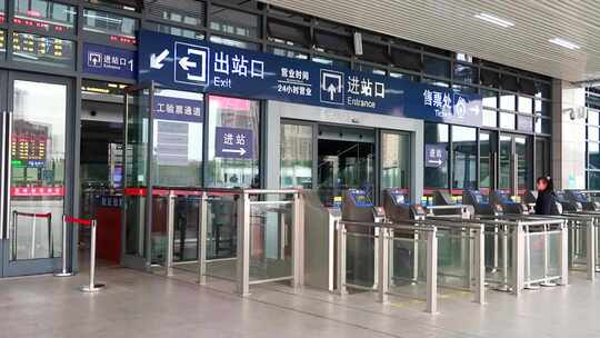 高铁乘客人流旅客火车东站素材视频素材模板下载