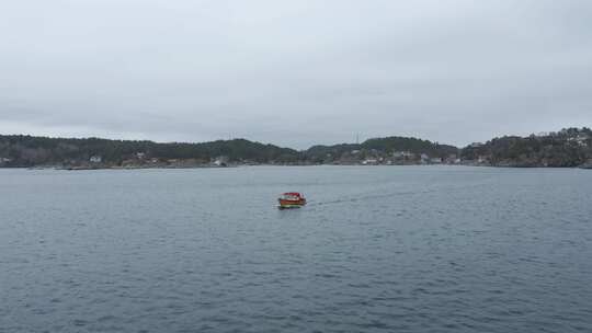 挪威水域的旧木船