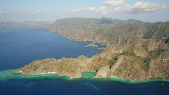 Banul Beach and Sunset Beach， Coron Island海岸的岩石，巴拉望，菲律宾视频素材模板下载