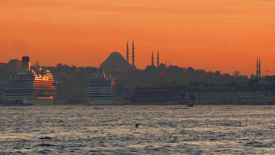 查看博斯普鲁斯海峡伊斯坦布尔和Eminonu日落2高清在线视频素材下载