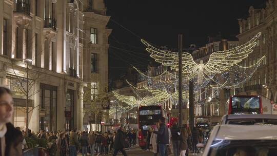 英国摄政街的圣诞装饰景观
