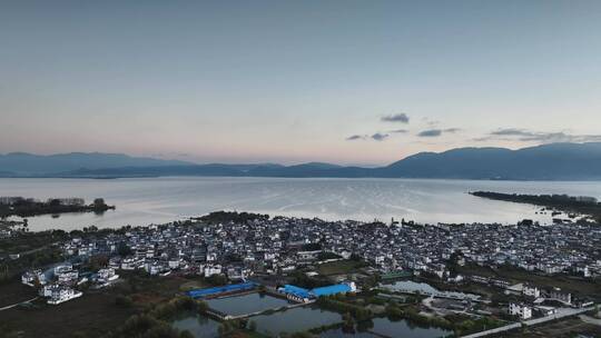 大理洱海俯瞰城市