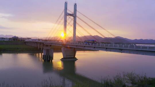 航拍夕阳下曹娥江章镇大桥