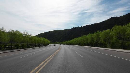 汽车第一视角公路沿途风景美丽公路