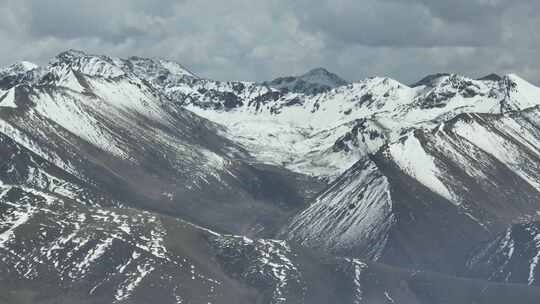 航拍西藏拉萨尼木县雪山