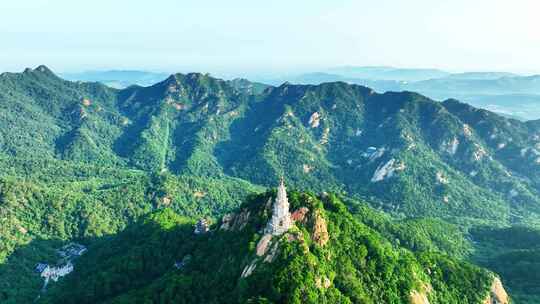 航拍绿色千山和大佛寺塔