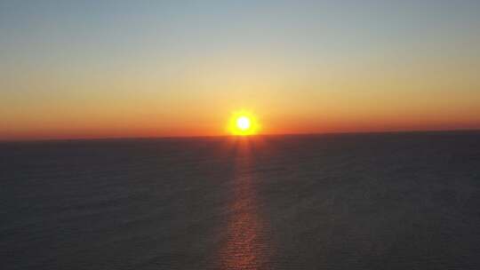 航拍 海边 倒影 地平线 水波 海面 日出