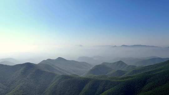 4k航拍清晨日出群山青山万重山平流雾云海