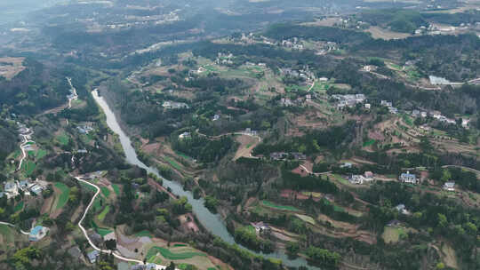 航拍山村梯田小河