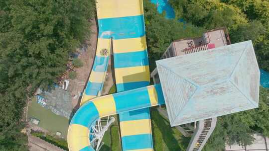 夏天水上乐园玩水游乐园航拍无人机镜头