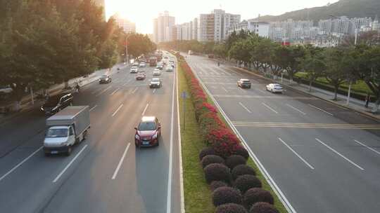 消防车在城市道路上_12