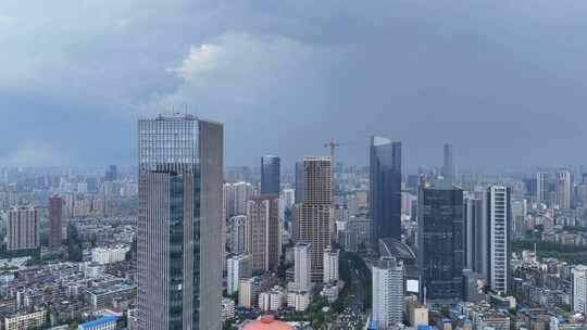 航拍湖北武汉城市暴雨来袭