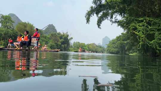 广西桂林阳朔遇龙河竹筏漂流视频素材模板下载