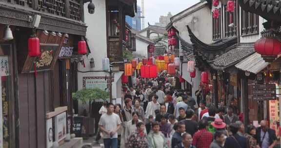 上海南翔古镇南翔老街红灯笼人流节日