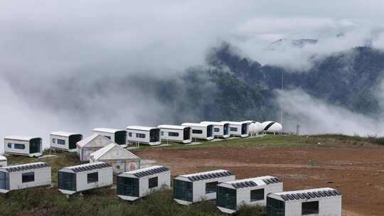 户外露营地帐篷房屋全景