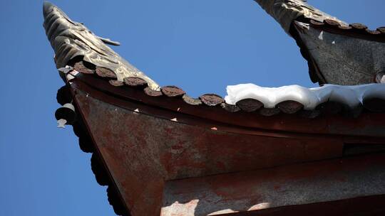 冬天雪后寺庙屋檐一角原素材