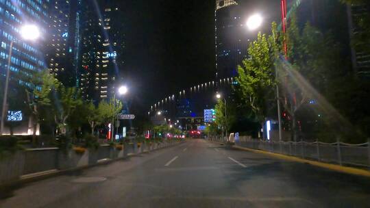 上海封城中无人街道夜景