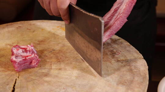 厨师处理排骨剁排骨视频素材模板下载