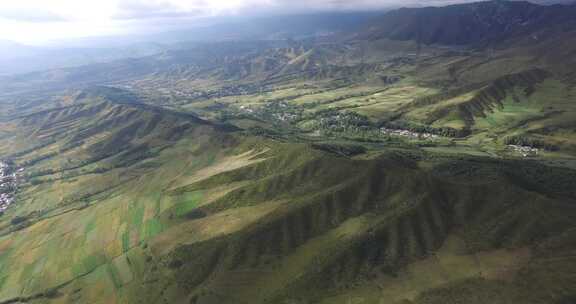 青海互助龙王山河流树木山峰航拍视频