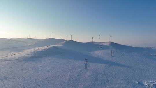 内蒙古雪原山岭风力发电场