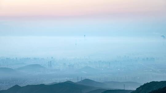 北京西山远眺CBD核心区悬日日出平流雾