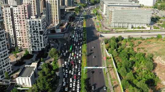 无人机，高速公路，建筑物，道路