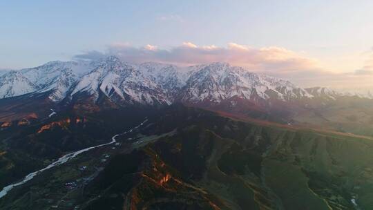 祁连山雪山丛林