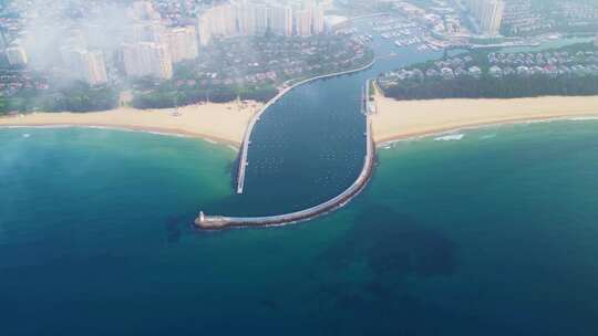 海南陵水清水湾灯塔高视角航拍城市自贸港