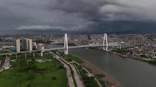 广东揭阳市榕城区揭阳大桥 下雨打雷雷暴