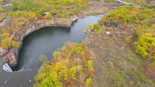 航拍黑龙江省牡丹江市镜泊湖吊水楼瀑布秋景