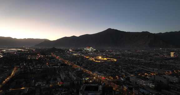 西藏拉萨布达拉宫与大昭寺夜景航拍