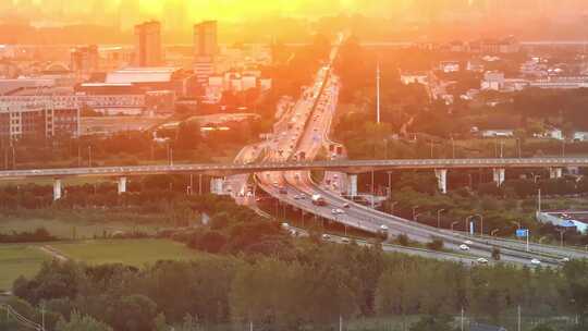 航拍夕阳城市建筑高价车流高铁到站建筑楼群视频素材模板下载