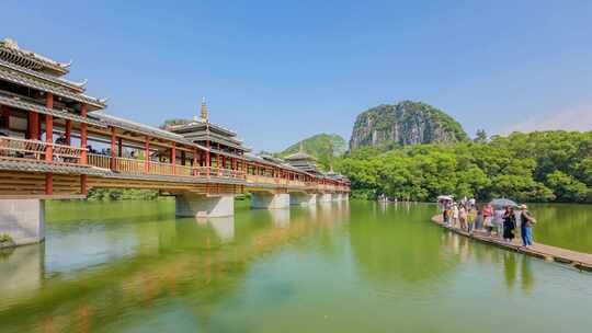 柳州龙潭公园风雨桥旁拍照人流延时