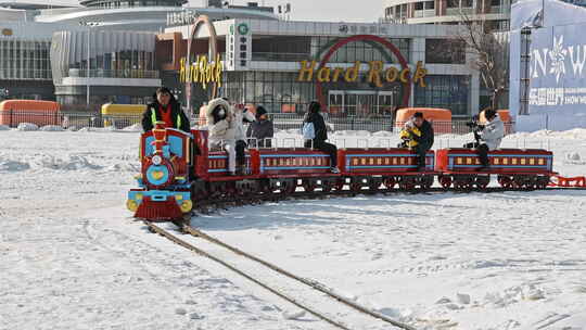 冰雪乐园游乐场 雪地小火车 摇摇车