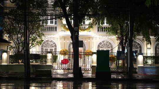 泰国曼谷雨季下雨城市酒店建筑灯光美景