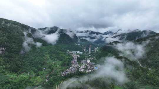 航拍雨后山村云雾 4k 超清素材