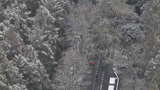 航拍西湖大雪