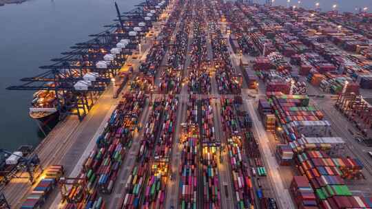 深圳盐田港港口繁忙运输全球贸易航拍延时