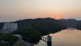航拍水库夕阳青山绿水全景高清在线视频素材下载
