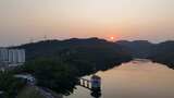 航拍水库夕阳青山绿水全景高清在线视频素材下载
