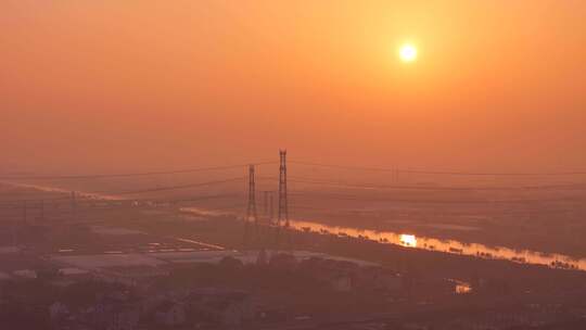 夕阳下的高压输电线视频素材模板下载