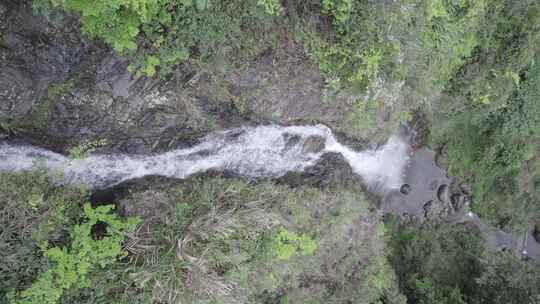 高山瀑布，河流航拍