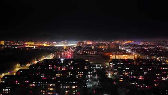 夜晚俯瞰城市灯火璀璨的美丽夜景