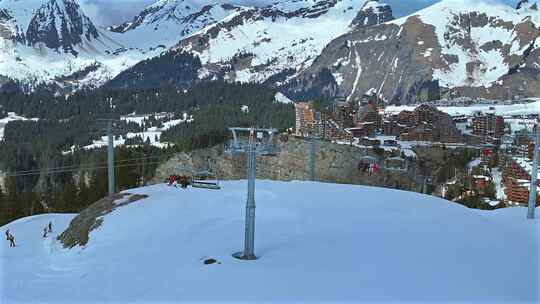 Avoriaz法国阿尔卑斯山滑雪村的高空