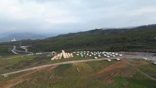 户外露营地帐篷房屋全景